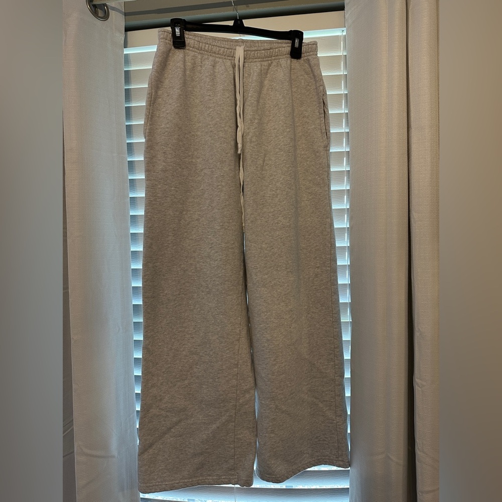 Brandy Melville Anastasia tie sweatpants